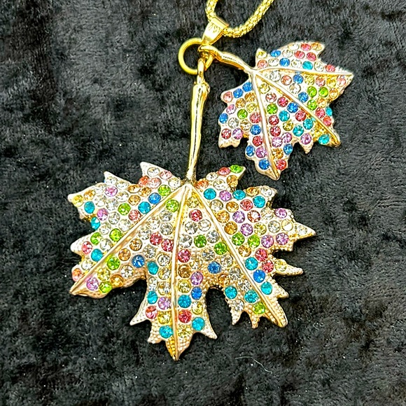 Betsey Johnson Autumn Leaves Pendant Necklace 🍁 - Picture 1 of 6